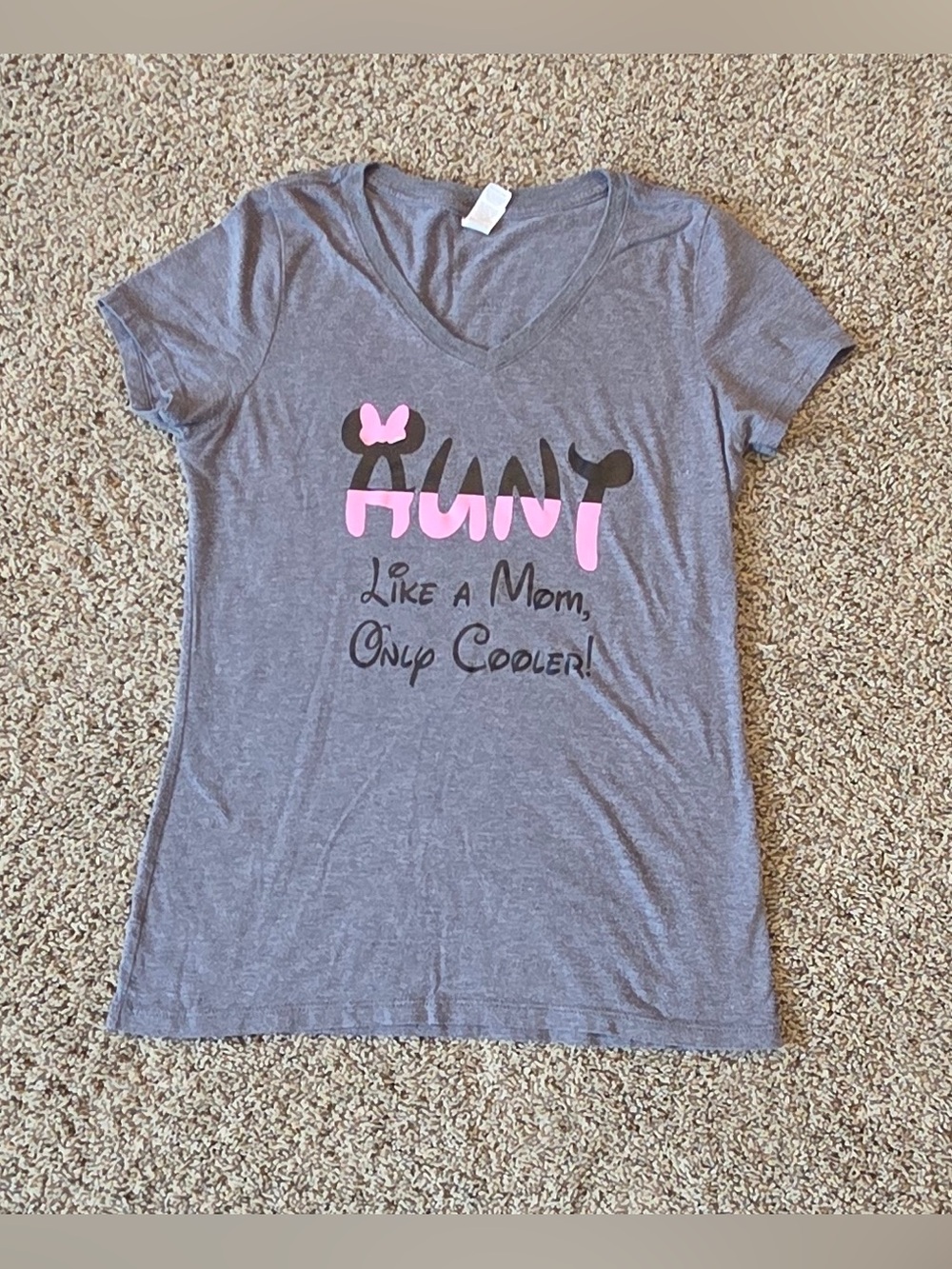 Women’s Size Small Disney Aunt T Shirt Gray V Neck